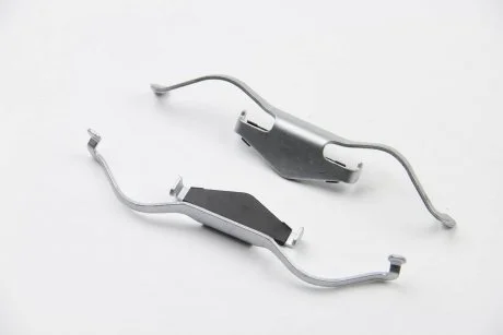 Монтажний к-кт гальмівний колодок Fiat Croma Opel Astra H, Astra H Classic, Astra H Gtc, Signum, Vectra C, Vectra C Gts, Zafira / Zafira Family B, Zafira B 1.3D-3.2 04.02- AUTOFREN D42613A
