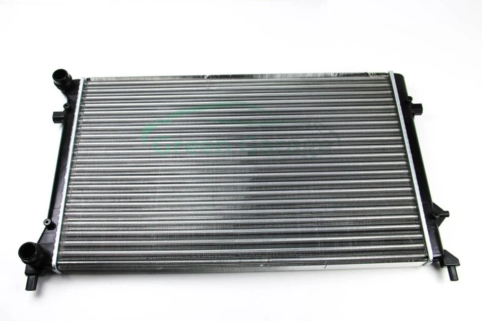 Радіатор води Caddy III 2.0SDI/1.4i/1.6i /Golf/Octavia (+/- AC) (650x398x26) BSG BSG 90520013 (фото 1)
