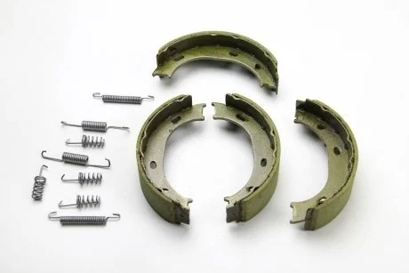 Колодки ручного тормоза Sprinter 208-316/LT 35 96-06 (c пружинками) BREMSI GF03061
