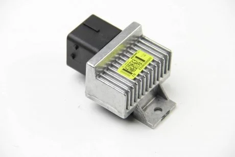 Реле свечей накала Trafic/Vivaro 2.0/2.5 dCi 06- (8 конт.) RENAULT 8200859243