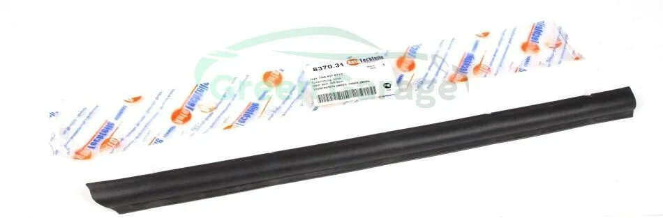 Уплотнитель двери (передней) VW T5 03- (L) (наружный) AUTOTECHTEILE 383 7031 (фото 1)