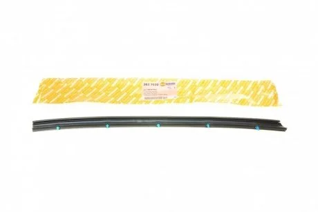 Уплотнитель двери (передней) VW T5 03- (R) (наружный) AUTOTECHTEILE 383 7032