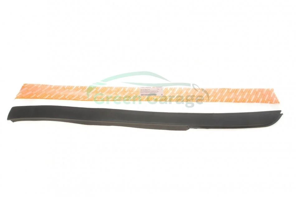 Накладка стекла лобового MB Vito (W638) 96-03 (R) AUTOTECHTEILE 100 6909 (фото 1)