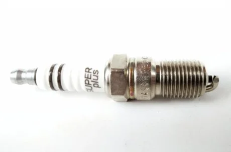 Свічка запалювання HR8DCE NICKEL (MB) (вир-во) BOSCH 0 242 229 655