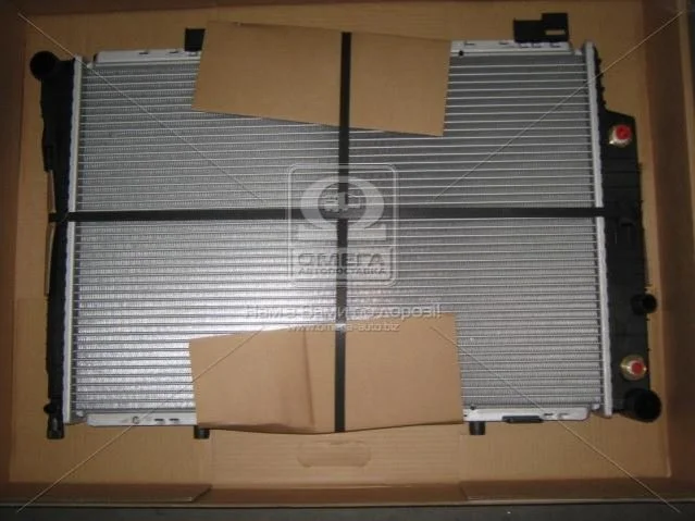 Радиатор охлаждения MERCEDES C-CLASS W 202/ CLK-CLASS W 208 (пр-во Nissens) NISSENS 62756A (фото 1)