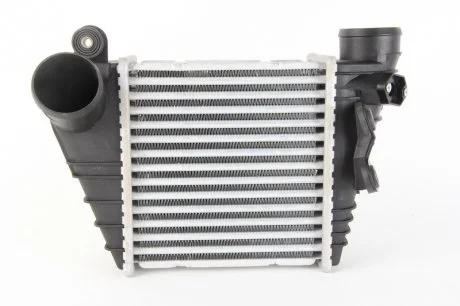 Интеркулер AUDI, SEAT, VW (пр-во Nissens) NISSENS 96847