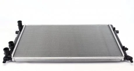 Радиатор охлождения VOLKSWAGEN JETTA IV (10-) (пр-во) NRF 59057