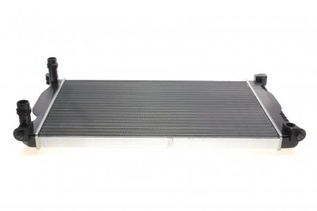 Радиатор охлаждения двигателя AUDI A4 16/18/20 MT 00-  Van Wezel 03002201