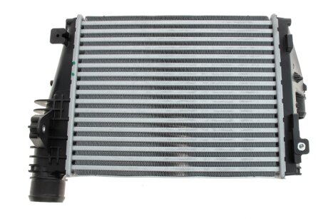 Радіатор двигуна воздуха VALEO 818304