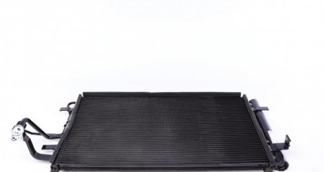 Радіатор кондиціонера MAHLE / KNECHT AC697000S