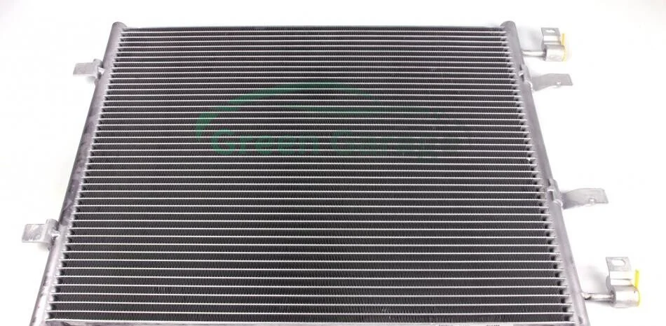 Радіатор кондиціонера VALEO 814389 (фото 1)