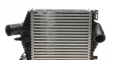 Интеркулер MERCEDES VITO I W 638 (96-) (пр-во) VALEO 818590