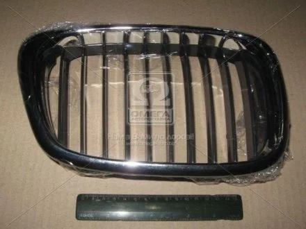 Решітка в капоті пра. BMW 5 E39 (вир-во) TEMPEST 0140089990